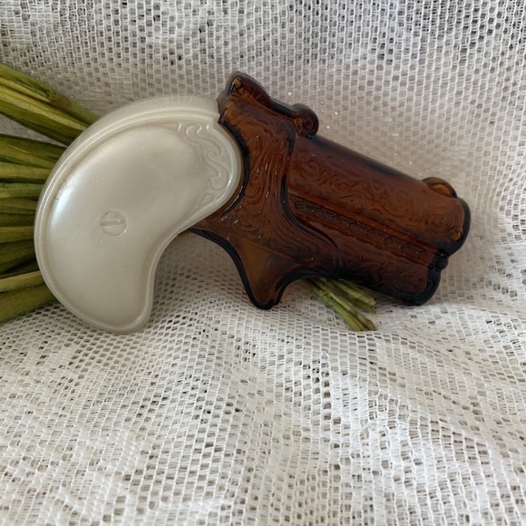 Vintage Avon Pistol Shape Cologne Bottle. Wonderful vintage shape/empty/no box - Picture 1 of 5